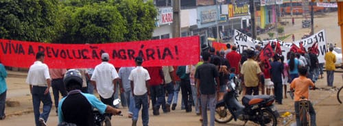 Manifestação contra os abusos da SEDAM e IBAMA na região de Jacinópolis. Janeiro de 2008 - Buritis.