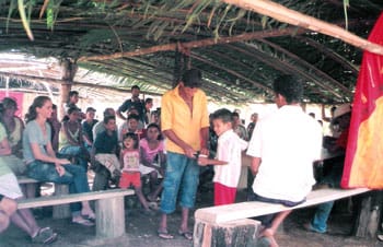 Sorteio dos lotes na área José e Nélio. Camponeses cortam as terras por conta