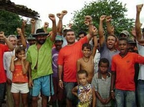 Familiares e amigos comemoram libertação de José Ricardo