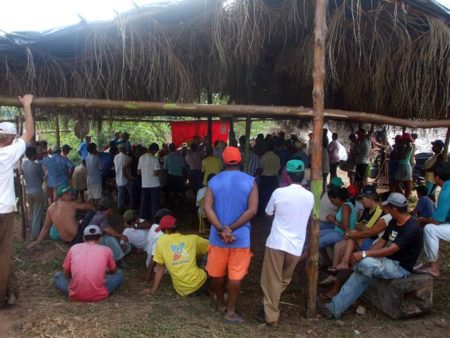 Assembléia em Santa Elina