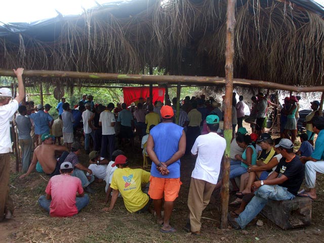 Assembléia em Santa Elina