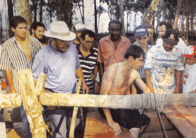Em visita ao acampamento logo após o massacre o senhor Luiz Inácio, então candidato a presidente, disse que se fosse eleito daria indenização e as terras da fazenda Santa Elina para todas as famílias.