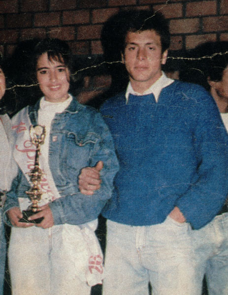 Jovem camponês Sérgio Rodrigues Gomes ao lado de sua irmã. Ele foi assassinado por Antenor Duarte e seus pistoleiros após vários dias de tortura.