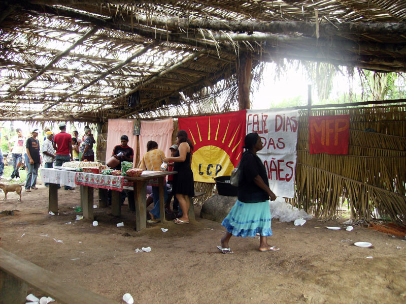 Celebração do dia das mães na linha 3 em Jacinópolis