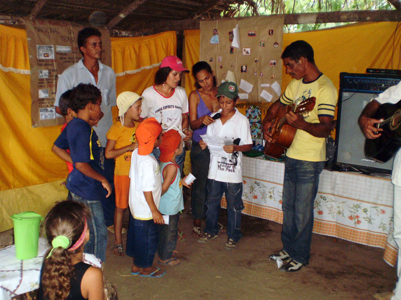 Celebração do dia do pais na área José e Nélio