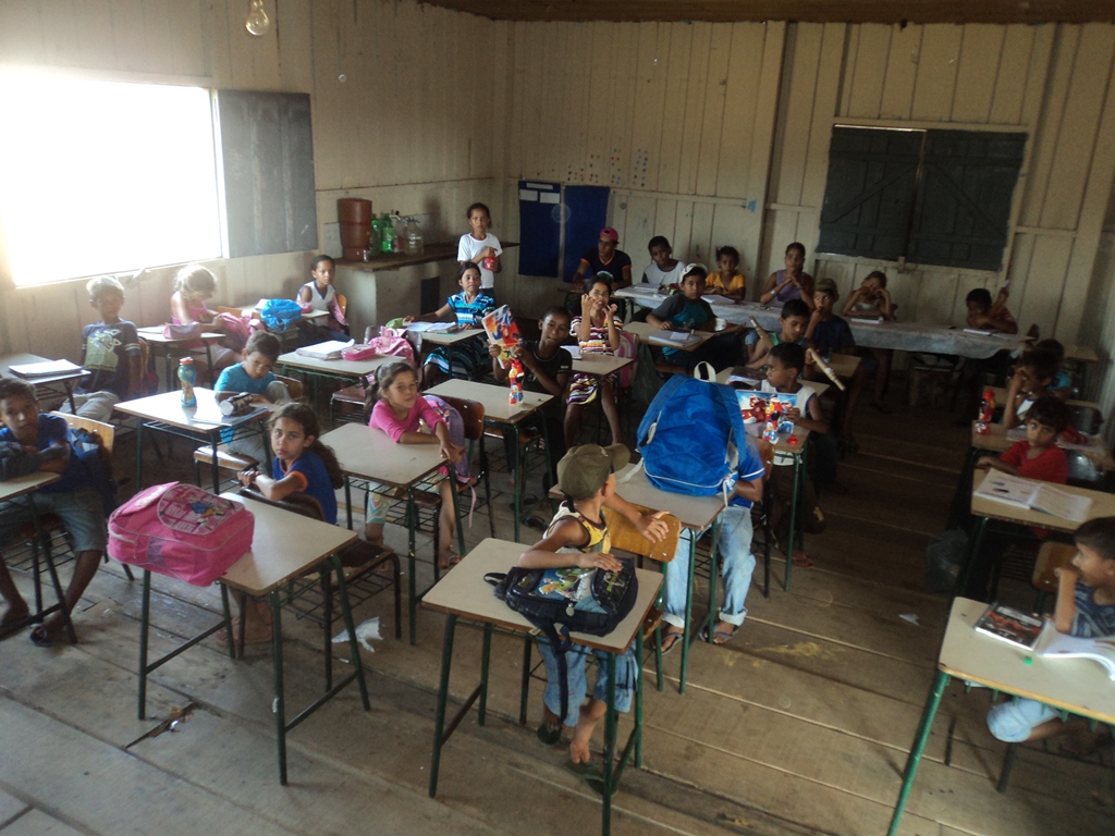 Escola funcionando dentro da area