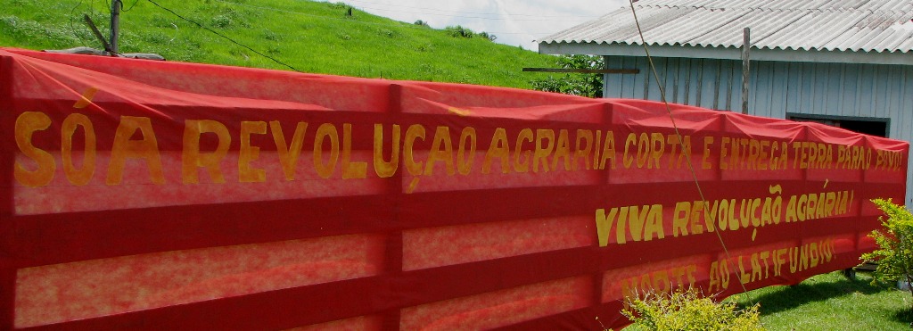 Só a Revolução Agrária corta e entrega a terra para o povo!