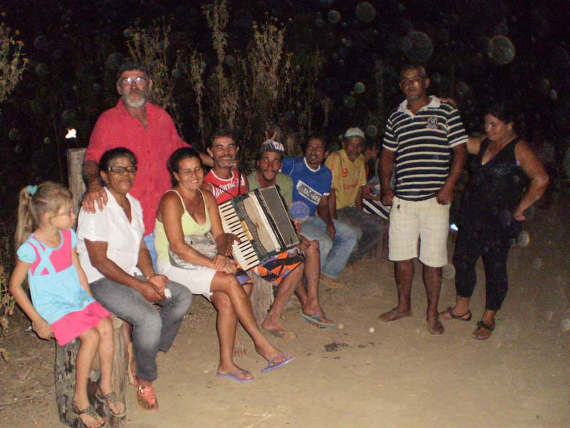  festa surpresa de uma moradora reuniu camponeses do Canaã e Raio do Sol.