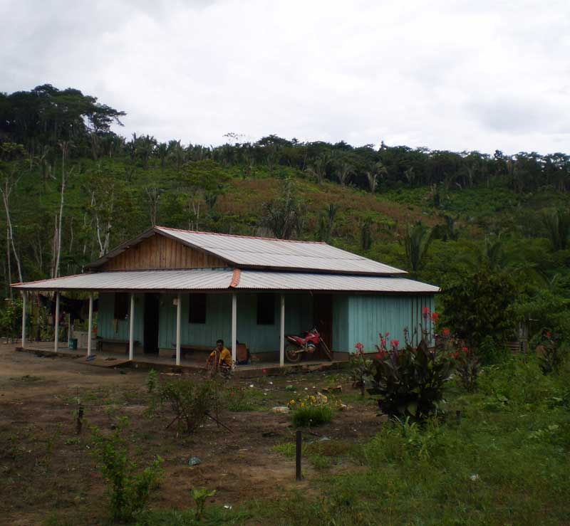 uma das várias moradias do Canaã