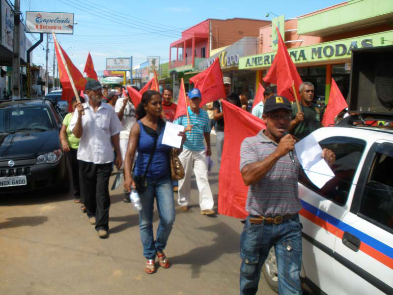 Manifestações pelas ruas de Ariquemes e Jaru