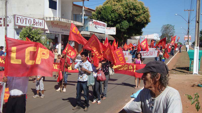 Manifestação nas ruas de Corumbiara - 2011