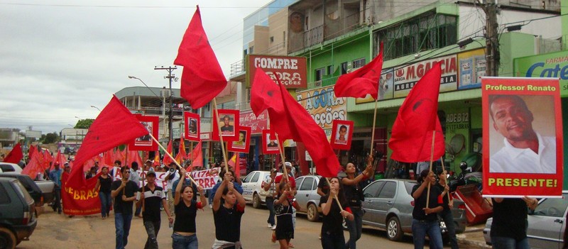 Manifestação pelo centro de Jaru-RO. Manifestação pelas ruas de Jaru presta homenagem a Renato Nathan Gonçalves Pereira