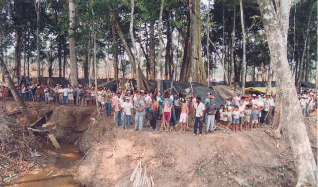 Acampamento em 1995 na antiga fazenda Santa Elina