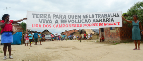 camponeses bloquearam a BR-101 no trecho de Messias