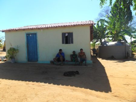 Vários jovens vivem na Comunidade Vitória