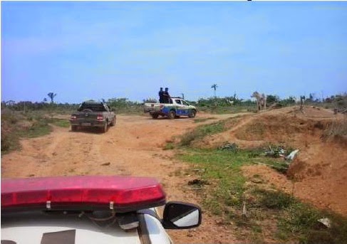 Policiais escoltam carro de Caubi Quito para colocar sal para gado na fazenda Formosa