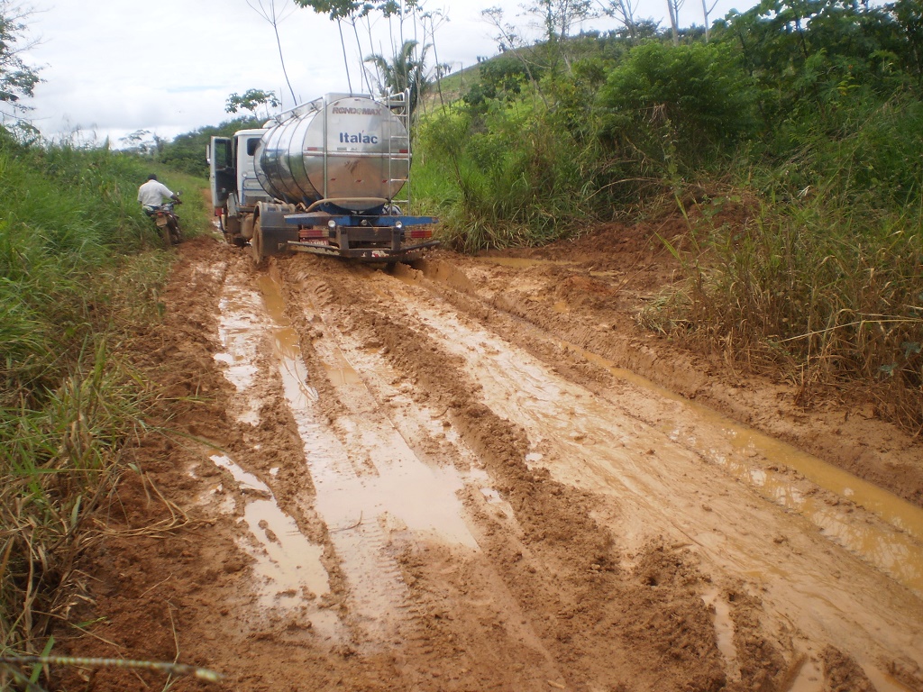 Estradas precarias da área Canaa