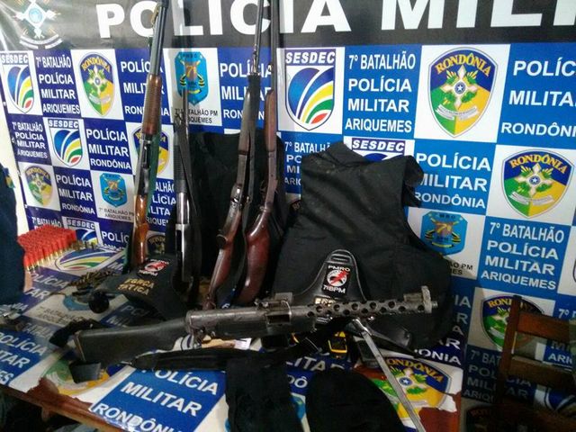Arsenal de guerra apreendido com pistoleiros